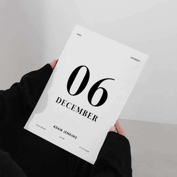 Élégant poster personnalisé « Born This Day » en noir et blanc pour décorer les murs de votre couloir