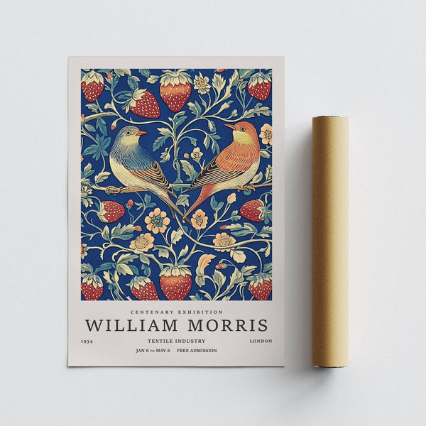 Deux oiseaux perchés parmi la flore dans une reproduction d'art mural vintage