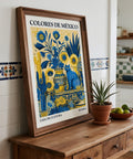 Motif félin bleu avec motifs floraux inspirés de l'Otomi pour la décoration murale.
