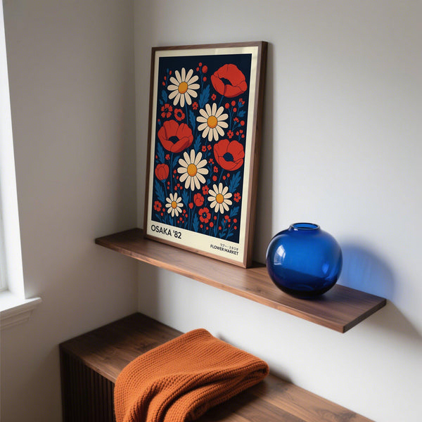 Illustration artistique florale représentant des marguerites et des coquelicots dans des tons contrastés