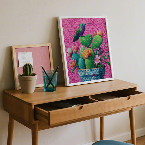 Œuvre d'art botanique en forme de cœur représentant un cactus avec des coussinets bleu sarcelle et verts