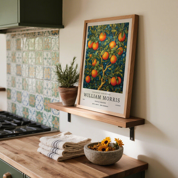 Décoration murale Orange Tree avec fond floral vintage et accents vifs aux couleurs des agrumes.