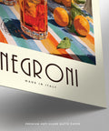 Gros plan sur un verre Negroni dans Italian Drink Posters, avec une garniture d'orange et des couleurs vives.