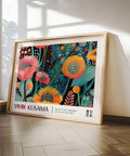 Art mural floral contemporain avec fond noir et fleurs aux couleurs vives


