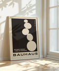 Grande affiche artistique Bauhaus représentant un motif de rochers en équilibre.