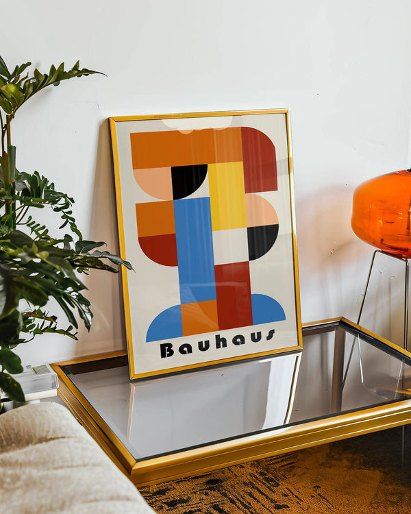 Affiche abstraite très contrastée, dans les tons bleus et ocres, pour les intérieurs minimalistes.