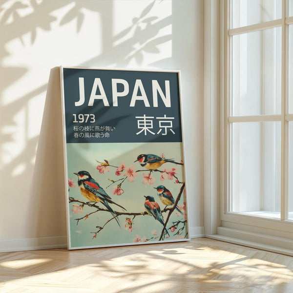 Art mural japonais traditionnel représentant des oiseaux, avec des détails complexes