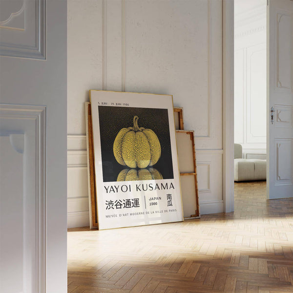 Décoration murale artistique représentant des champignons, avec un contraste de couleurs saisissant