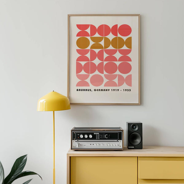 Décoration murale MCM audacieuse avec des motifs géométriques minimalistes