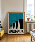 Affiche Bauhaus bleue avec des éléments noirs et blancs audacieux