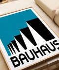 Affiche Bauhaus bleue inspirée de l'architecture moderniste