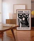 Affiche unique représentant un chat noir, inspirée par Yayoi Kusama