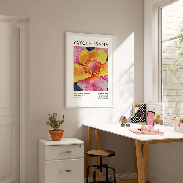 Impressions florales rayonnantes pour les intérieurs Japandi ou minimalistes