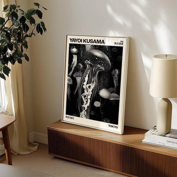 Formes artistiques de méduses en pointillés dans l'art des méduses en noir et blanc