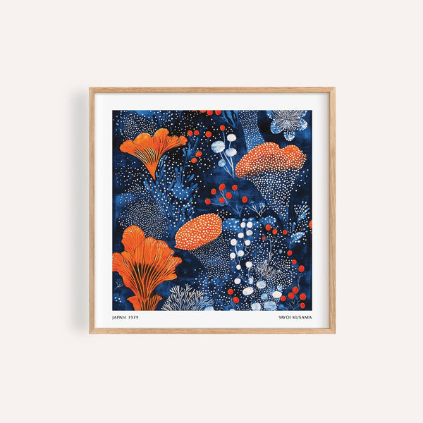 Quadro blu e arancione con vivaci pois floreali per decorare il soggiorno
