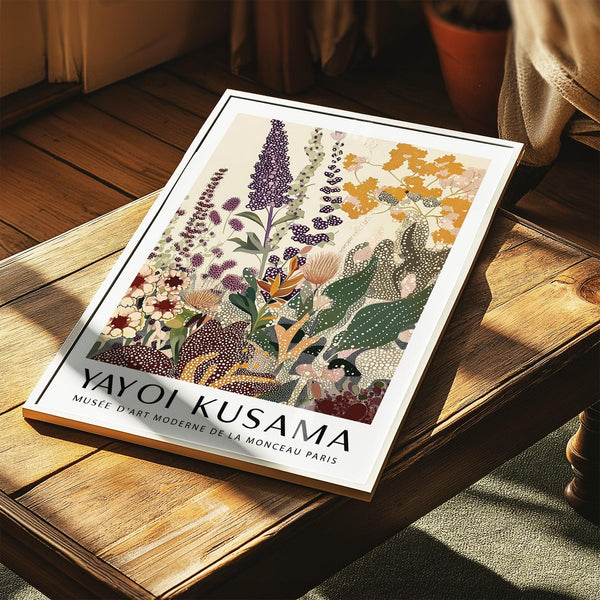 Poster da parete Vibrant Nature con motivi floreali arancioni, bordeaux e verde oliva.