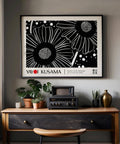 Poster floreale lungo in bianco e nero utilizzato come decorazione orizzontale da parete