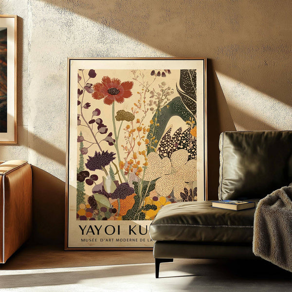 Poster floreale astratto in stile Yayoi Kusama nei colori crema, verde e arancione