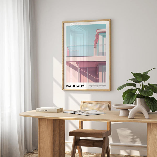 Stampa artistica incorniciata con struttura rosa e luce solare in stile Bauhaus.