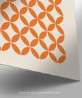 Stampa grafica in stile minimalista arancione con simmetria e chiarezza.