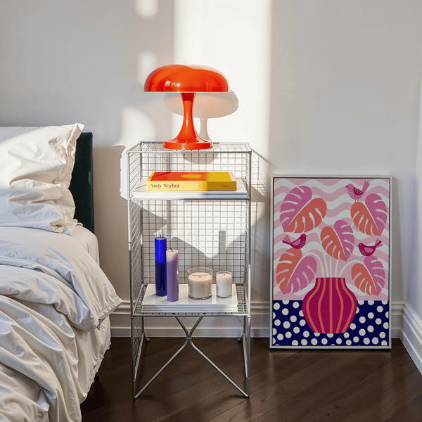 Stampa artistica con piante tropicali nei colori rosa, bianco e beige per la cameretta dei bambini