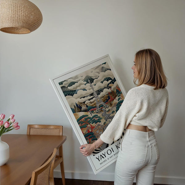 Un'opera d'arte unica dedicata alla Torre Eiffel che fonde architettura classica e surrealismo