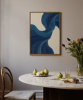 Stampa artistica Blue Flowing Wall Art con linee blu e sfondo beige per la galleria domestica