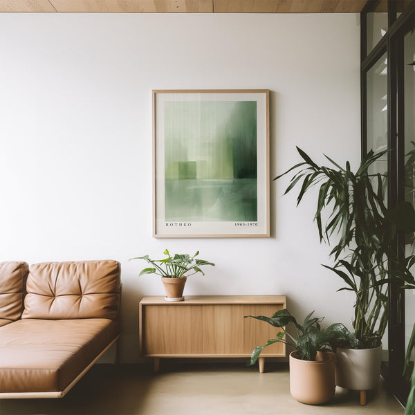 Quadro astratto verde ispirato a Rothko con sfumature verticali e texture tranquille.