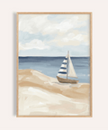 Decorazione da parete con barca a vela sulla spiaggia in blu, bianco e beige per poster da salotto