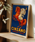 Stampa artistica Cinzano blu brillante e giallo acceso per una cucina in stile retrò