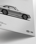Stampa artistica Aston Martin con bianco e nero per decorare il corridoio