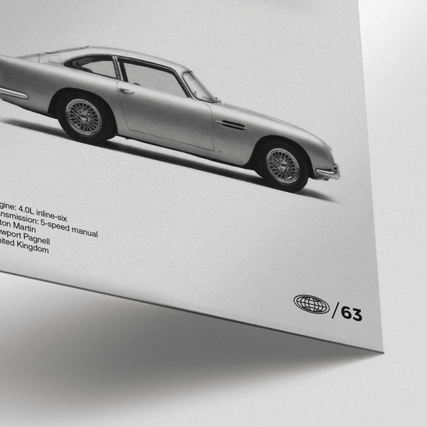 Stampa artistica Aston Martin con bianco e nero per decorare il corridoio