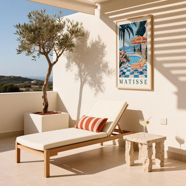 Decorazione murale della Costiera Amalfitana raffigurante un'incantevole villa con palme e tonalità terracotta.