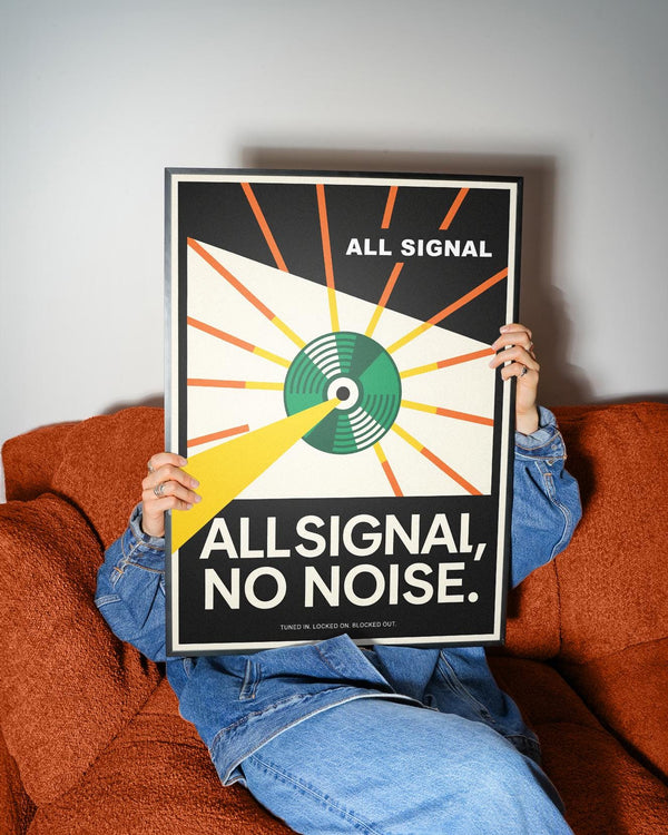 Stampa artistica audace di un poster con un disco in vinile in stile retrò minimalista.