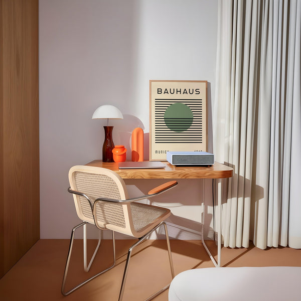 Poster artistico Bauhaus della metà del secolo con un design minimalista accattivante