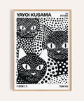 Poster Yayoi Kusama Black Cats con vivaci motivi a pois