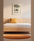 Poster minimalista e positivo con il messaggio incoraggiante "Credi sempre in te stesso".