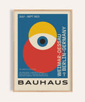Poster Bauhaus caratterizzato da forme geometriche audaci nei colori primari