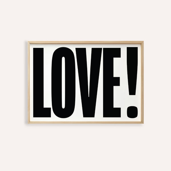 Tipografia LOVE in grassetto presente in grandi poster motivazionali