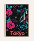 Arte giapponese raffigurante un gatto nero stravagante con accenti floreali per l'arredamento della camera da letto