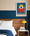 Poster Bauhaus per camera da letto in blu cobalto, rosso e giallo
