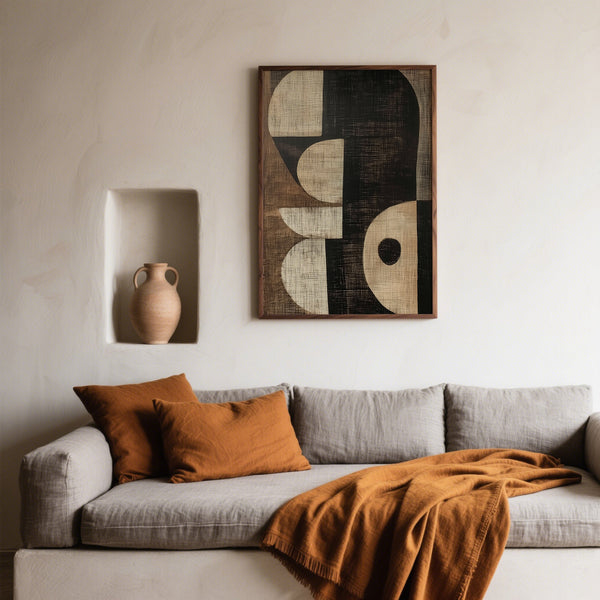 Parete della galleria del soggiorno con stampe artistiche wabi sabi selezionate con cura