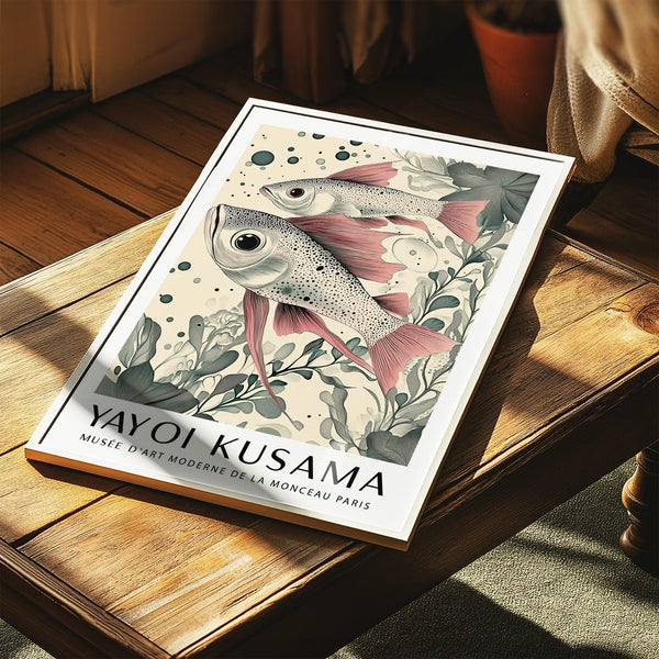 Grande quadro decorativo raffigurante pesci dettagliati con forme vegetali astratte.