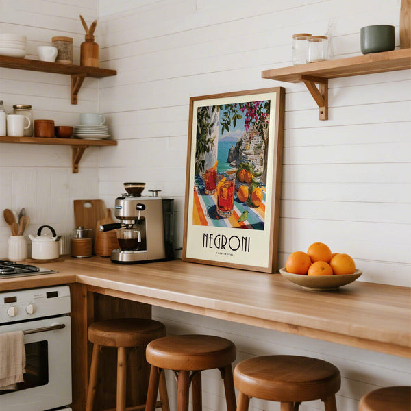 Poster italiani dedicati alle bevande con stampa raffigurante le scogliere di Positano, il mare e cocktail.