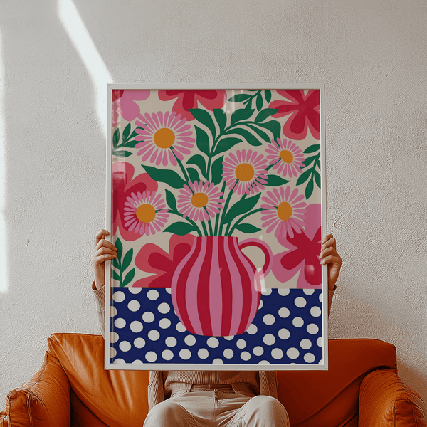 Moderna stampa artistica floreale dai colori vivaci con rosa e verde intensi per decorare il corridoio