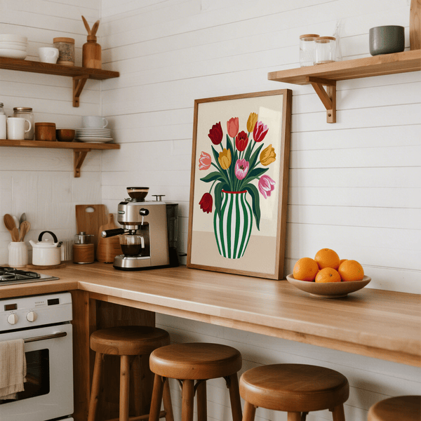 Stampa artistica con tulipani rosa, viola e beige per decorare la camera da letto