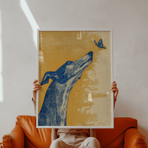 Greyhound Wall Art presenta uno sfondo giallo per la stampa in ufficio
