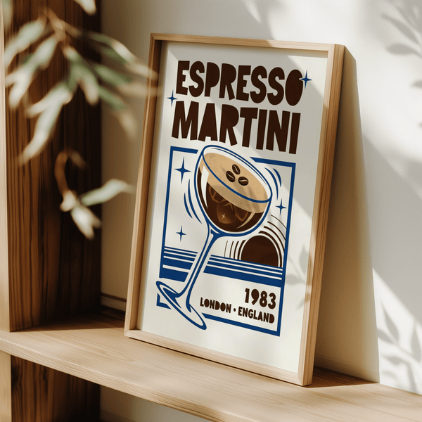 Stampa Kitchen Espresso Martini con tonalità marroni e blu per decorare le pareti