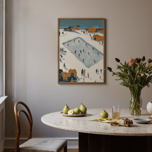 Poster sul pattinaggio sul ghiaccio che celebra l'inverno nei colori arancione e beige, perfetto per la cucina