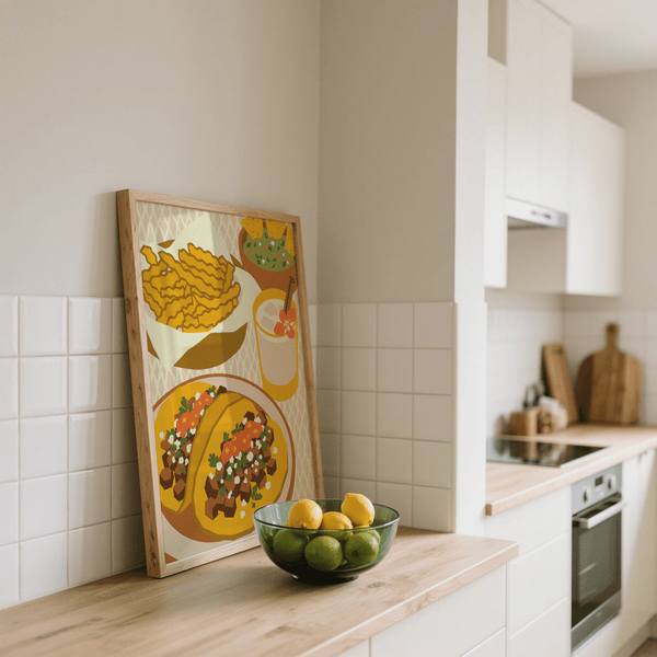 Poster di cucina messicana con bevanda arancione e sfondo beige per stampa artistica